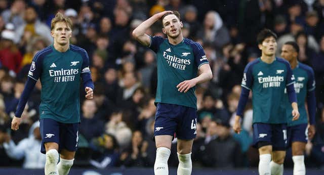 Al Arsenal se le escapa el liderato de la Premier tras una nueva derrota