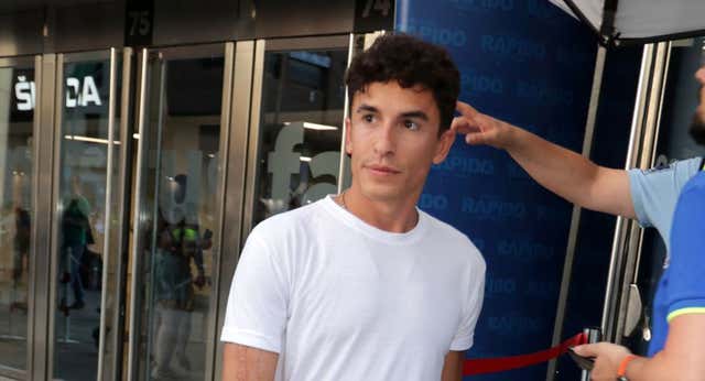 Marc Márquez ya ejerce de piloto Ducati: «Saltas a la moto campeona, así que está en tus manos»
