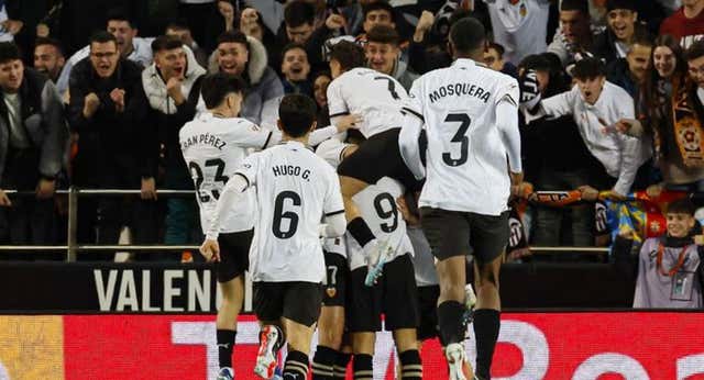 Baraja confirma la fuerza de su Valencia arrollando a los últimos héroes del club