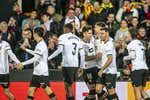 La fiesta del Valencia tras su primera vuelta: collejas por ser Cafú, por un ataque de tos, por pedir que no le echen...