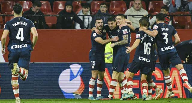 La tormenta del Athletic apaga el efecto Quique