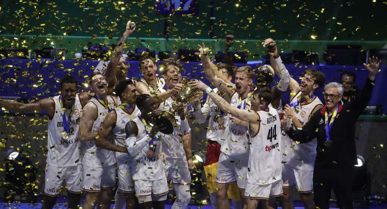 La selección alemana celebra el Mundial de Baloncesto.