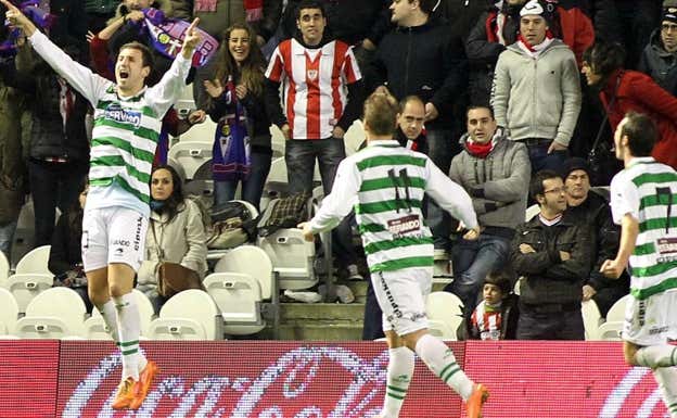 Arruabarrena celebra el gol en San Mamés. SD Eibar