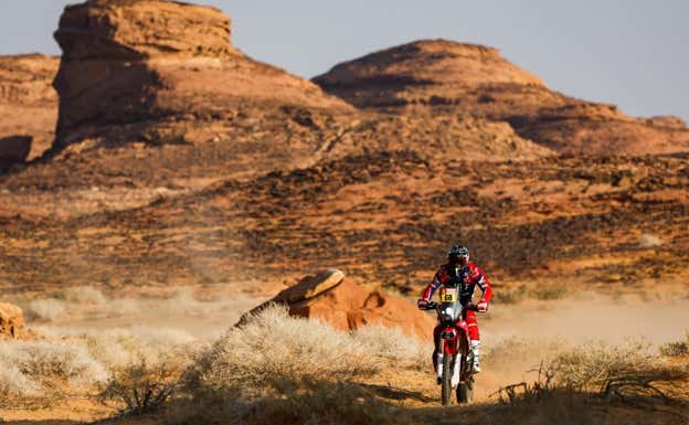 Tosha Schareina, en acción en el Rally Dakar 2024.  A.S.O./F.Le Floc'h/DPPI