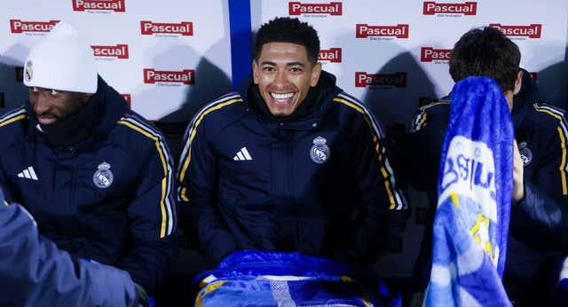Un gesto viral y una larga sesión de fotos: Bellingham es la estrella del Madrid incluso cuando no juega