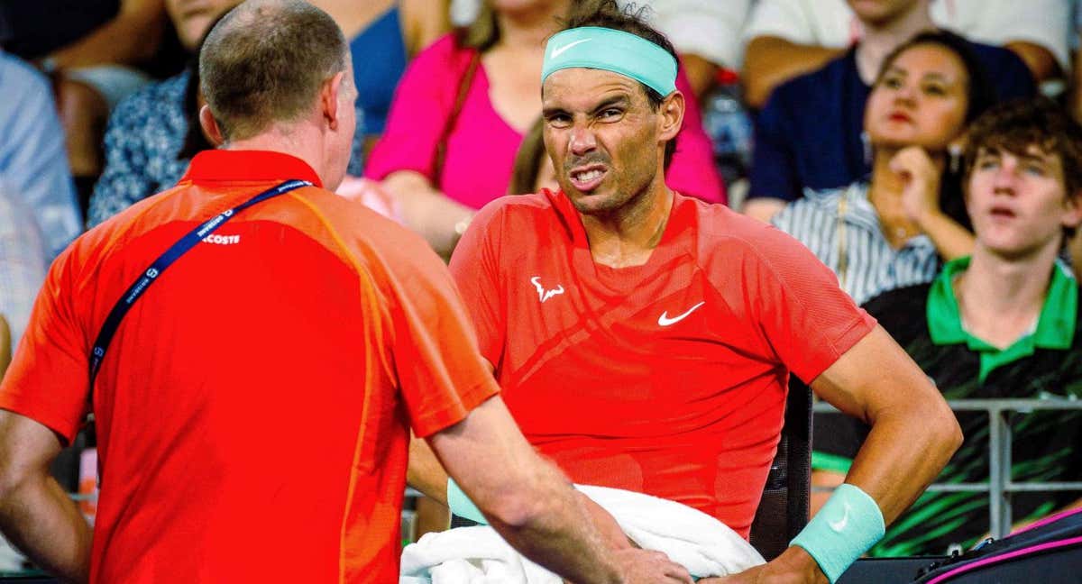 Rafael Nadal, tras lesionarse en el torneo de Brisbane 2024. /Patrick HAMILTON / AFP