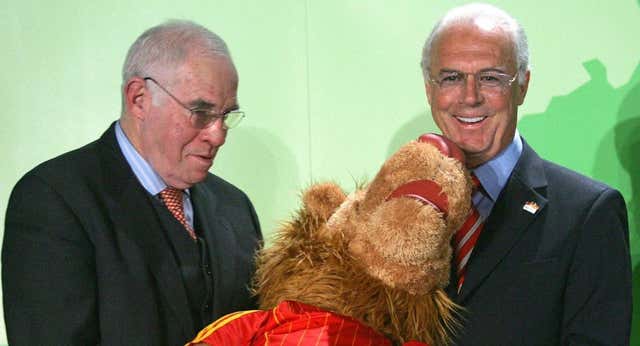 Franz Beckenbauer, el Káiser que reinventó el líbero y fue recibido a besos por Luis Aragonés en la final de la Copa de Europa del 74