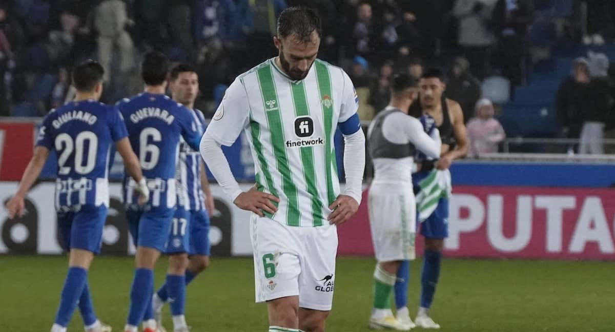 Germán Pezzella, cabizbajo, tras la eliminación copera.