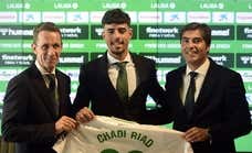 El Betis trabaja en el mercado… a la espera de Planes