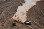 Carlos Sainz, Nasser Al Attiyah y Sebastien Loeb juegan al gato y al ratón en el momento más crítico del Dakar