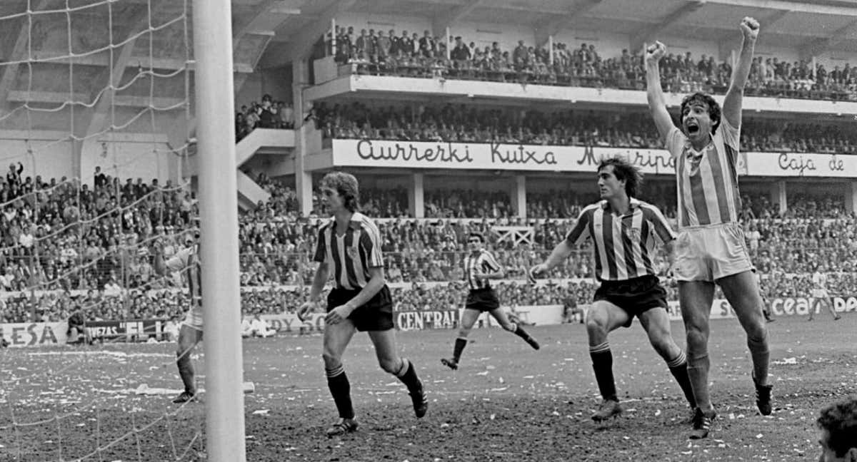 Diego celebra uno de los goles que permitieron a la Real ser campeona de Liga en 1982./Archivo