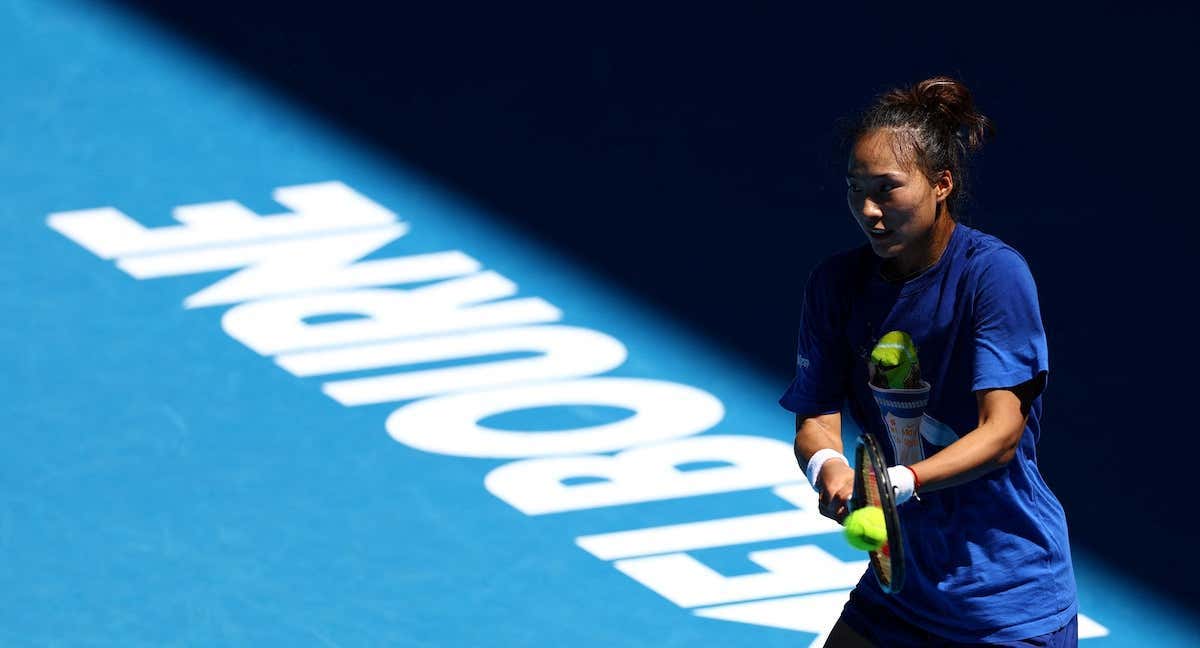 Las temperaturas en el Melbourne Park pueden superar los 40 grados durante el Open de Australia./REUTERS