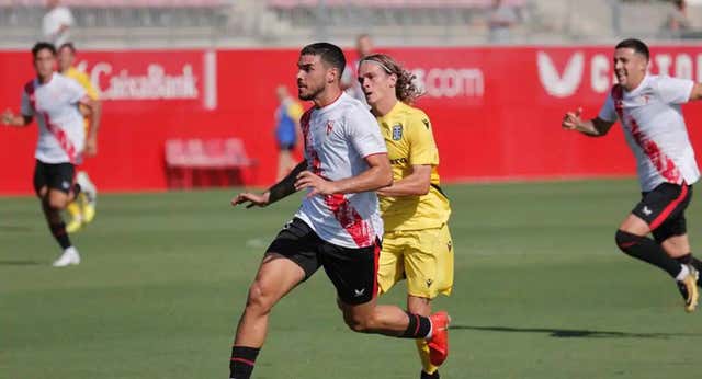 Isaac firma la ficha con el primer equipo y se ultima su inscripción