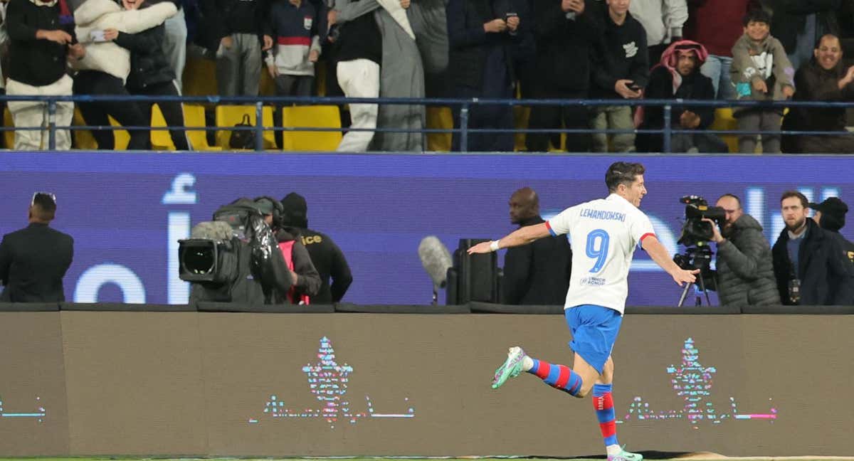 Lewandowski, celebrando el 1-0 en la semifinal de la Supercopa.