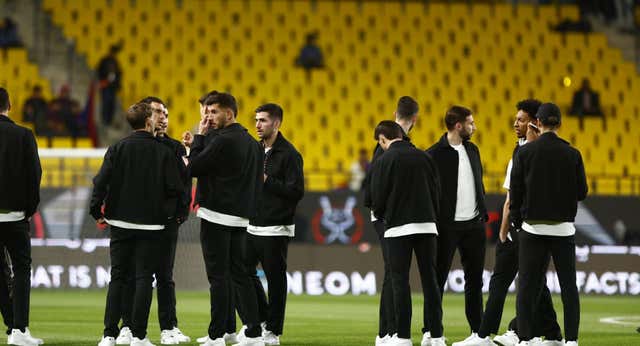 La aventura de dos chárters de Osasuna, la afición más fiel: «Ganaremos: el Barça está flojo y al Madrid nos lo comemos»