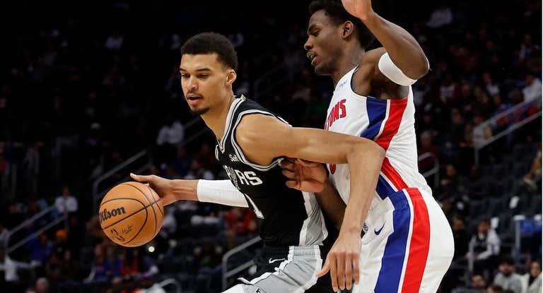 Victor Wembanyama ha logrado su primer triple-doble en la NBA.