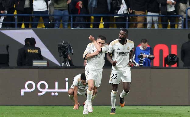 Carvajal celebra su gol ante el Atleti junto a Rüdiger.  AFP