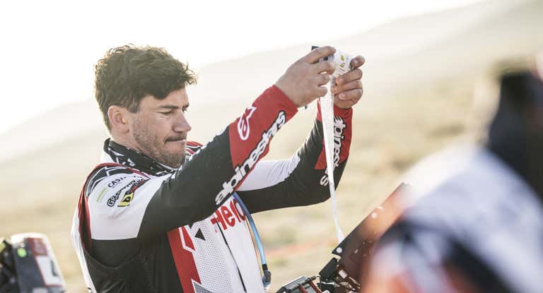 Joan Barreda, con las heridas sufridas en la etapa 5 del Rally Dakar 2024.