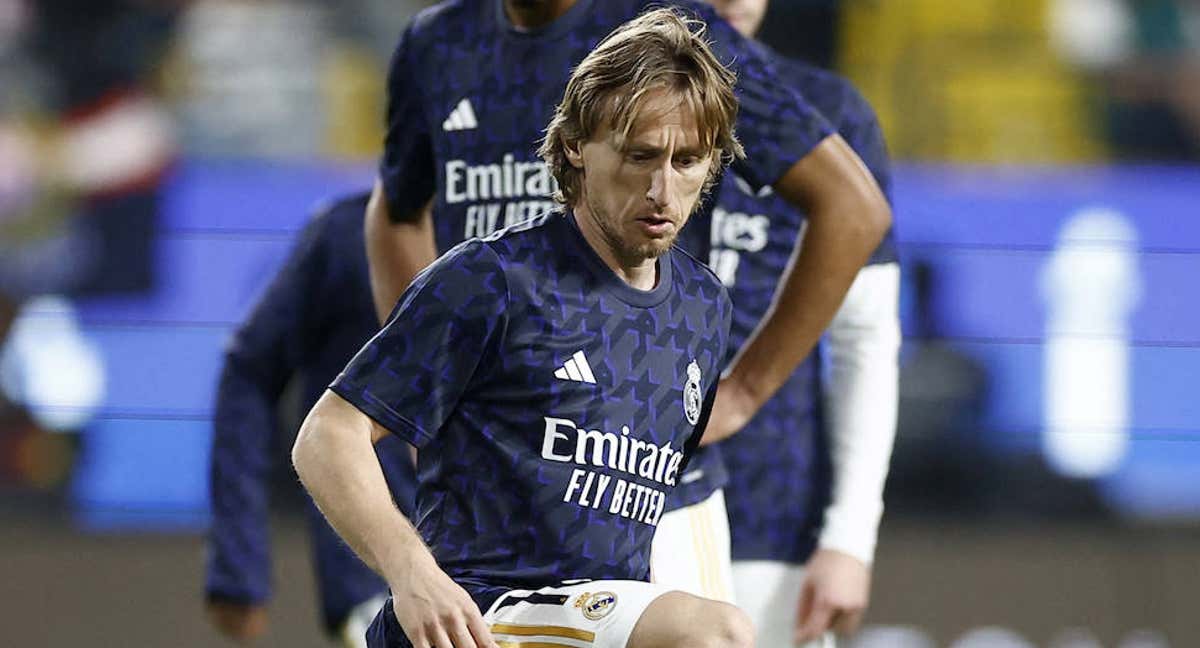 Modric, en el calentamiento previo a la semifinal de la Supercopa contra el Atlético. /REUTERS