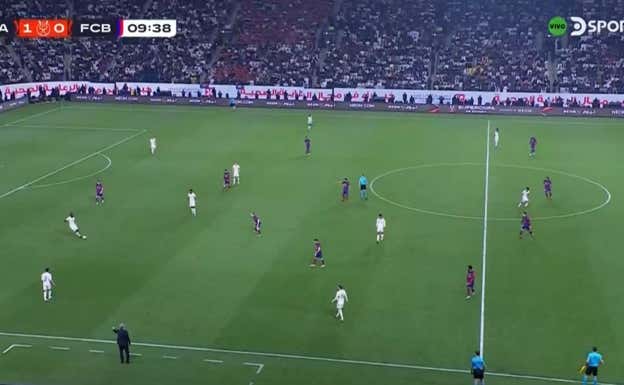 El 2-0 se inicia con un saque de falta de Rüdiger. La línea defensiva del Barça está altísima y Carvajal, el que mete el pase al espacio, está liberado.  WYSCOUT