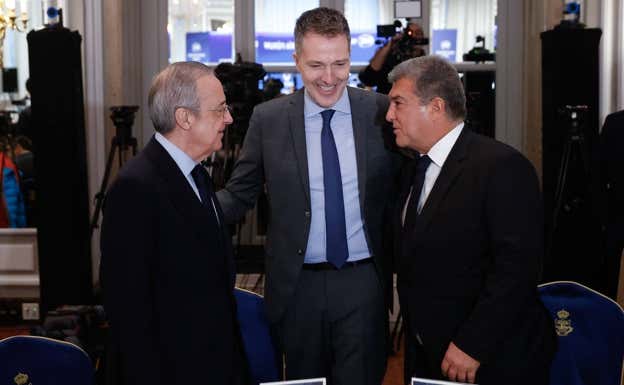 Florentino Pérez, Berd Reichart y Joan Laporta, en un desayuno en Madrid en diciembre de 2022.  EFE / MARISCAL
