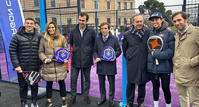 La última locura de la Hexagon Cup: una pista de pádel en plena Plaza de Colón en Madrid
