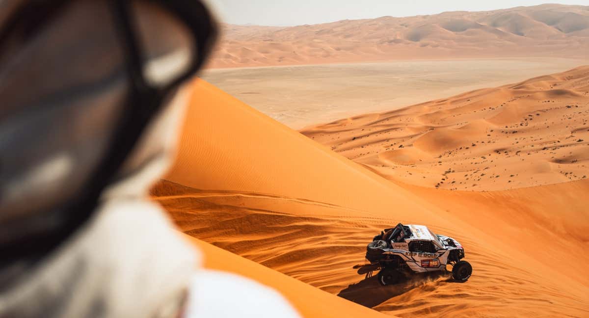 Álex Toril y Freddy Fast, al volante de su Can-Am en el Empty Quarter. /MCH