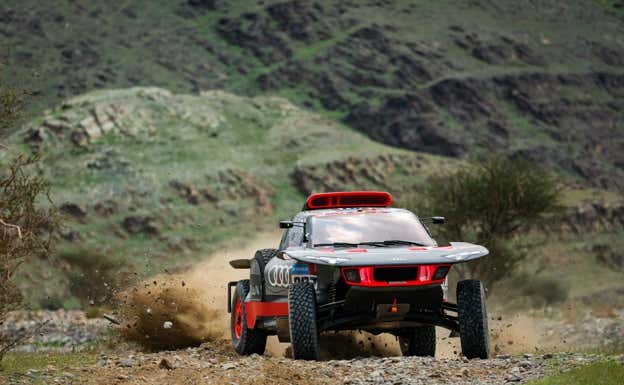 Carlos Sainz y Lucas Cruz, en la etapa 2 del Rally Dakar 2024.  ASO