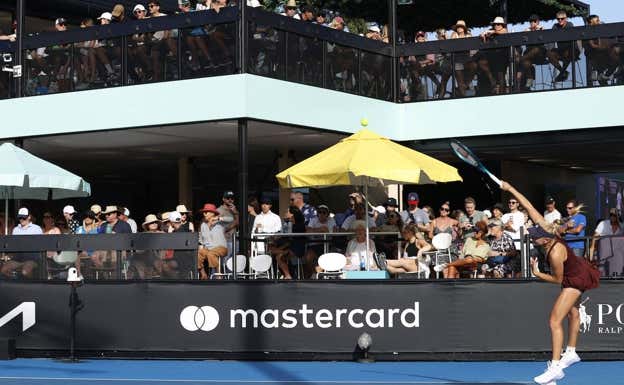 El Courtside Bar de la pista 6 de Melbourne Park.  Reuters