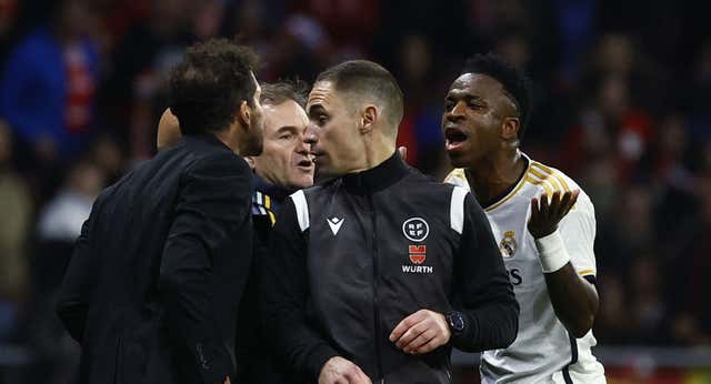 Vinicius contra todos: Simeone y el brasileño terminaron con bronca el tiempo reglamentario