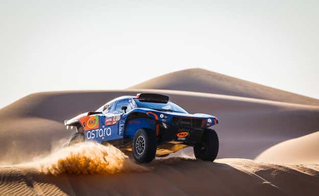 Laia Sanz y Maurizio Gerini surcan las dunas en el Century de Astara durante el Rally Dakar 2024.  A.S.O./F.Lefloc'h/DPPI