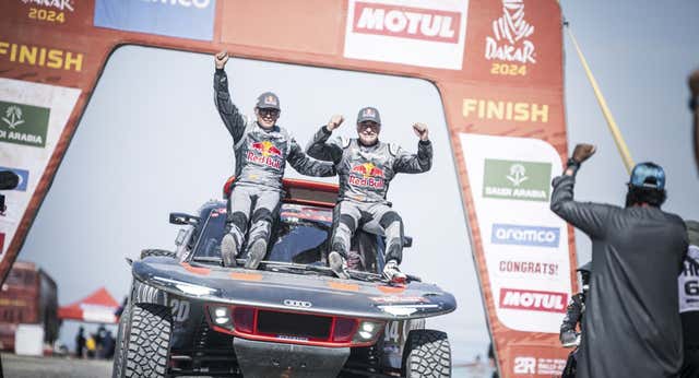 Lucas Cruz, el ‘ángel de la guarda’ que estudió informática y acabó interpretando ‘jeroglíficos’ para Carlos Sainz
