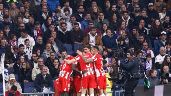 El Almería celebra uno de sus goles en el Bernabéu. /EFE