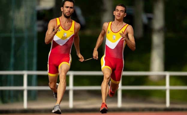 Gerard Descarrega, a la derecha, corre junto a su compañero Guillermo Rojo.
