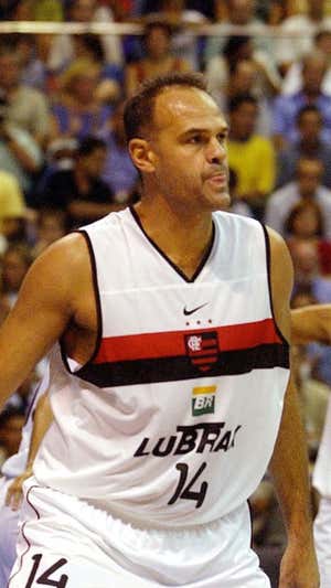 Oscar Schmidt jugando un partido.  ARCHIVO
