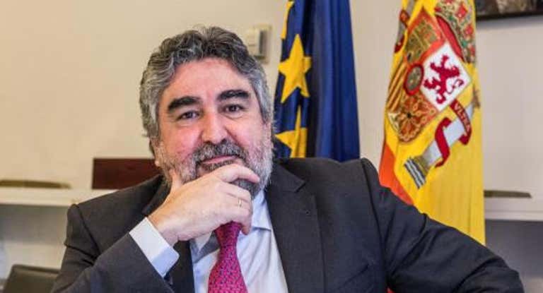 José Manuel Rodríguez Uribes, Secretario de Estado para el Deporte, en su despacho del CSD.