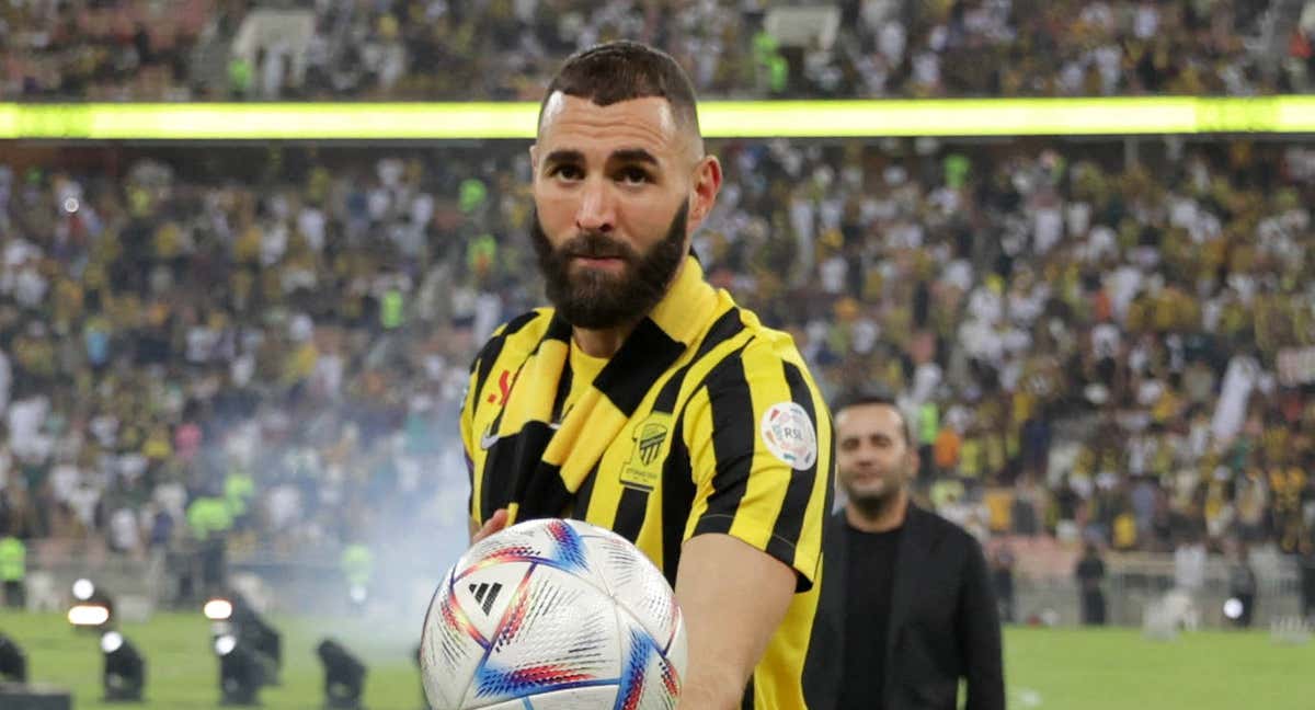 Karim Benzema en su presentación con el Al-Ittihad.