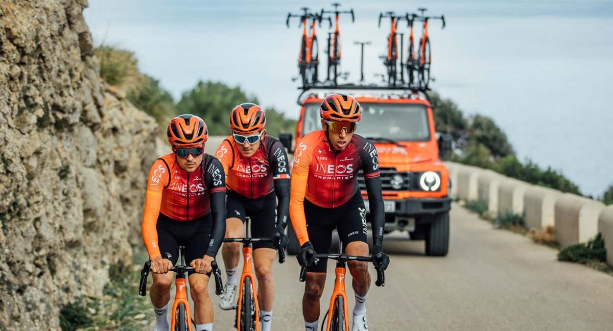 Tom Pidcock, Geraint Thomas y Egan Bernal, durante un entrenamiento en Mallorca.