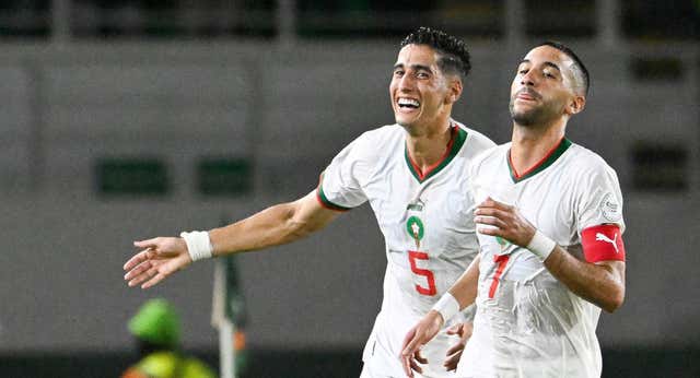 Marruecos sufre contra Zambia pero pasa primera de grupo