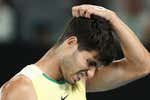 Carlos Alcaraz se estrella ante el mejor Zverev y dice adiós en cuartos del Open de Australia