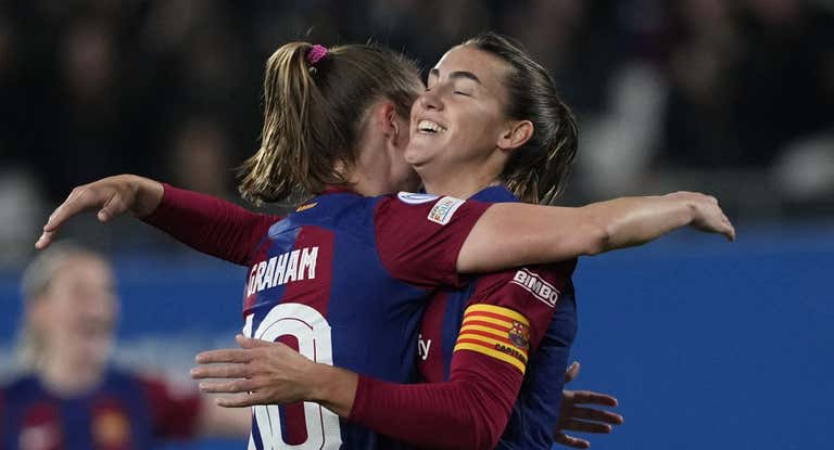 Patri Guijarro y Caroline Graham Hansen celebran uno de los tantos ante el Eintracht.