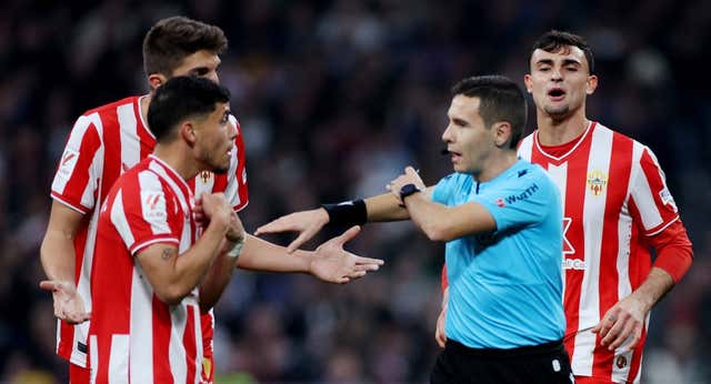 La RFEF da la cara en plena crisis: “El colectivo arbitral es referente en Europa”