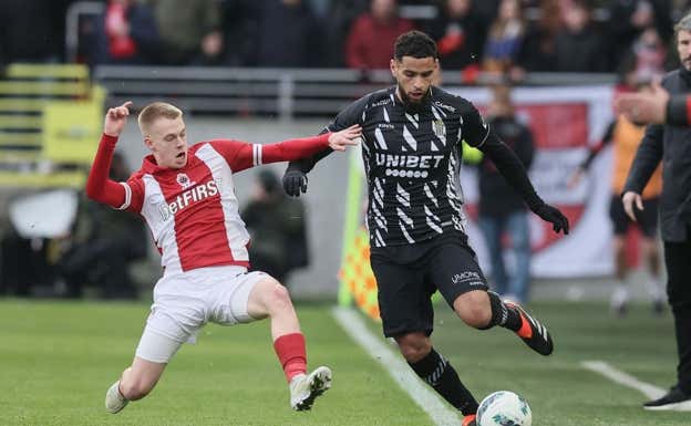 El belga durante un partido con su ya exclub.  AFP