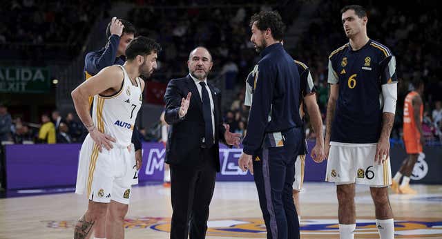 El Real Madrid se enreda en su parque de atracciones: ‘El show time en todo momento… No tiene que ser así’
