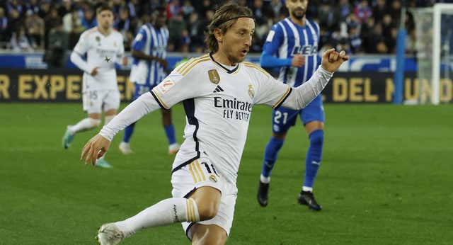 Algo pasa con Modric… con el mercado de Arabia aún abierto