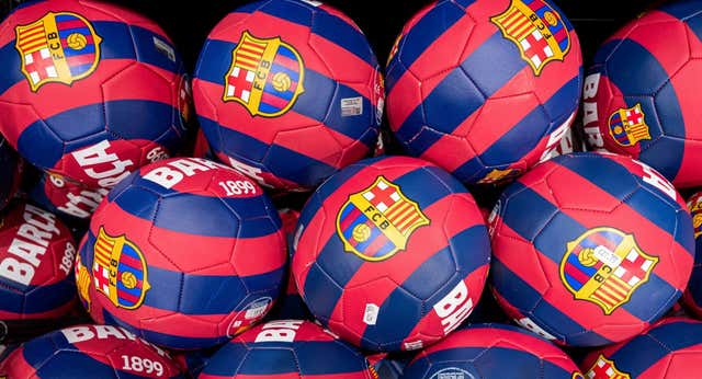 Los ‘mercadillos’ de LaLiga: ‘Lo que más se vende son zapatillas de estar por casa y pijamas’