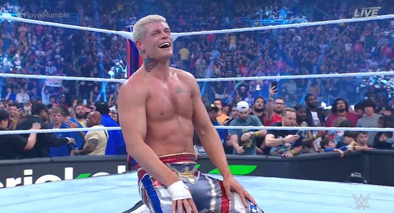 Cody Rhodes celebra su victoria en Royal Rumble 2024.
