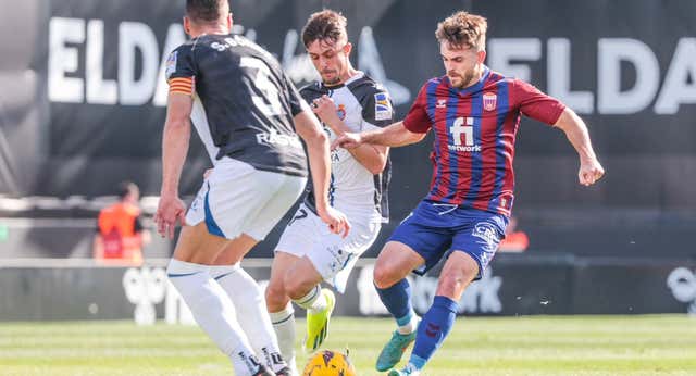 Una primera parte interminable: el Eldense – Espanyol se fue hasta el minuto 63