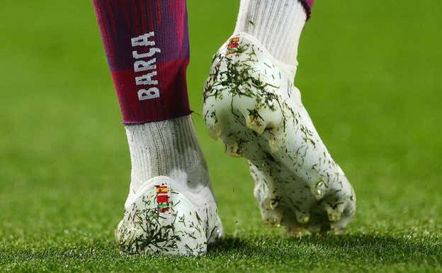 Las botas de fútbol blancas de Lamine Yamal: qué modelo son y cuánto cuestan