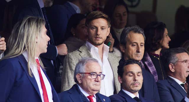 La temporada más dura y difícil para Rakitic acaba con su salida del Sevilla
